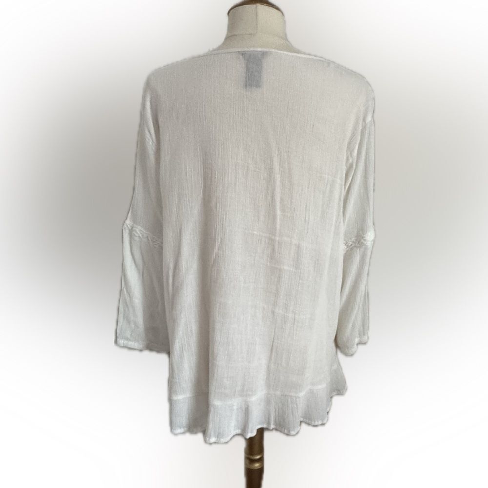 Timeless! Multiples white button top! - Picture 9 of 16